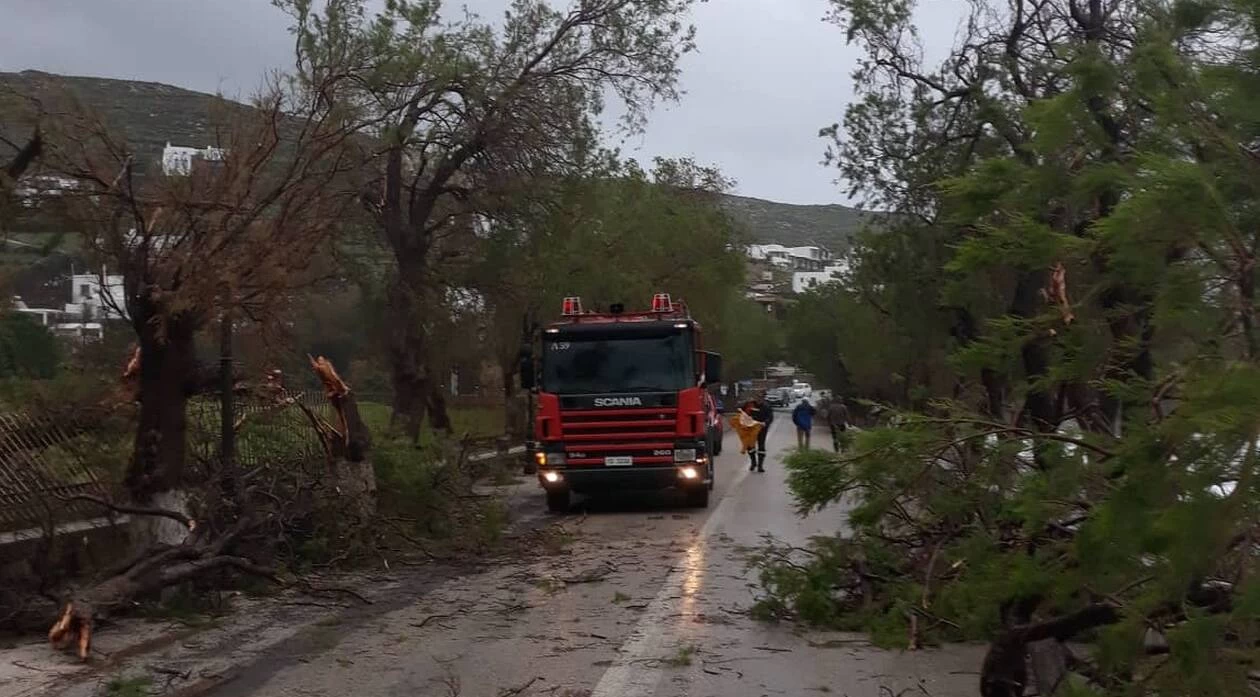 Εικόνες βιβλικής καταστροφής στην Τήνο